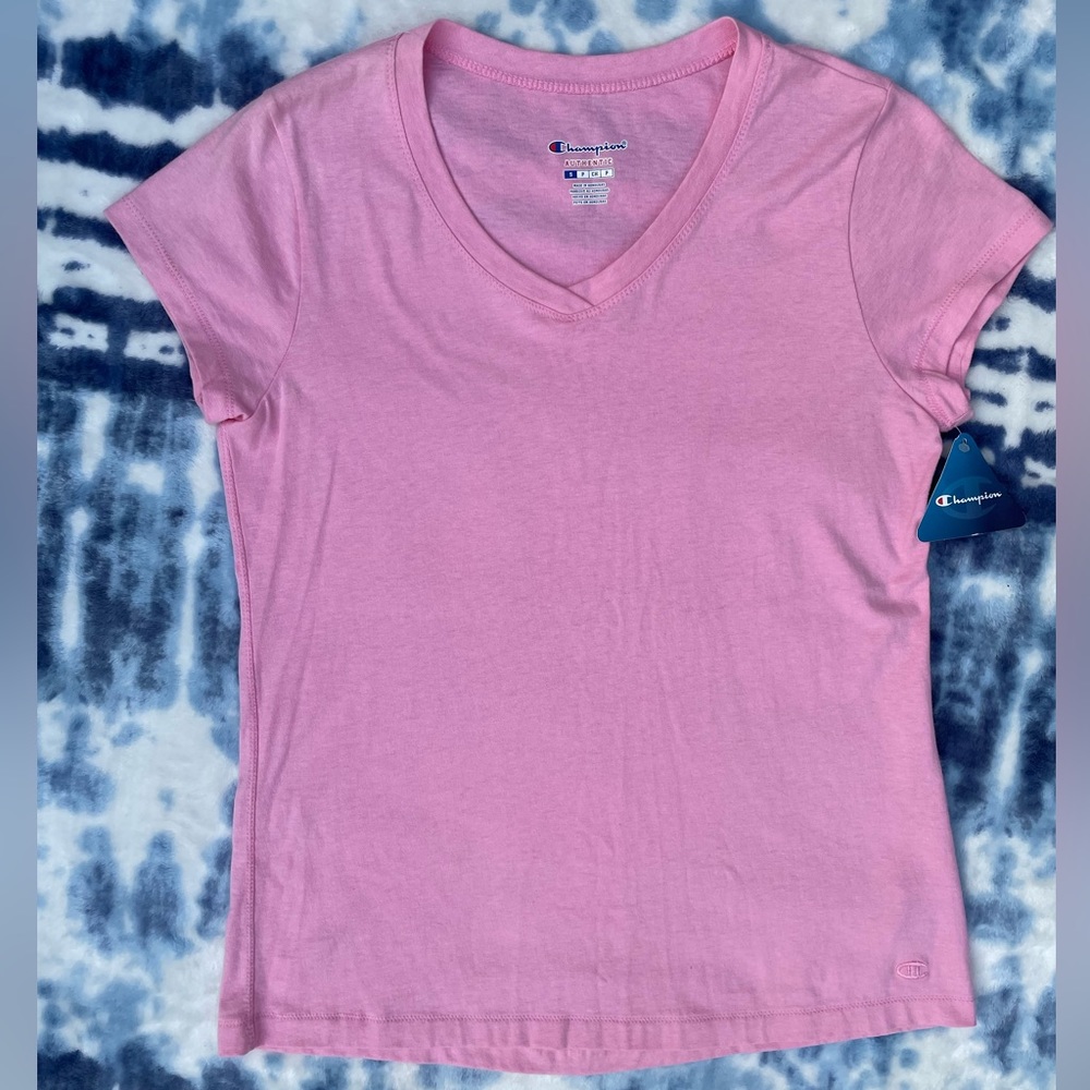 NWT Light Pink Embroidered Logo Champion V Neck T-shirt / Small 🎀 Great for OCT